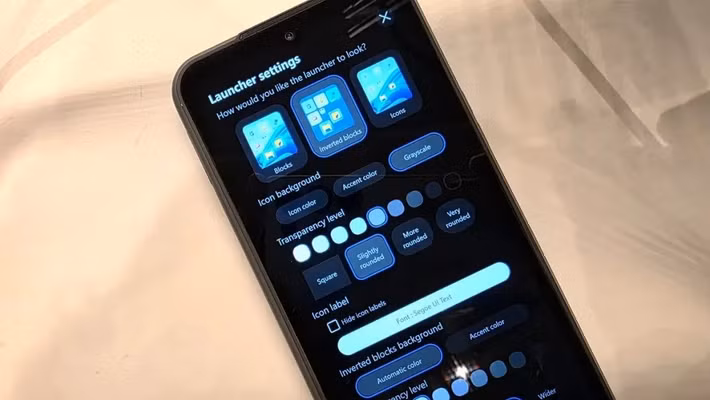 Nex Computer cũng cho biết họ đã xây dựng một giao diện Mobile UI riêng cho Windows, nhằm giúp việc thao tác trên màn hình nhỏ dễ dàng hơn so với giao diện Windows mặc định. Giới hạn lớn nhất khi dùng Linux hoặc Windows trên điện thoại là kích thước màn hình.