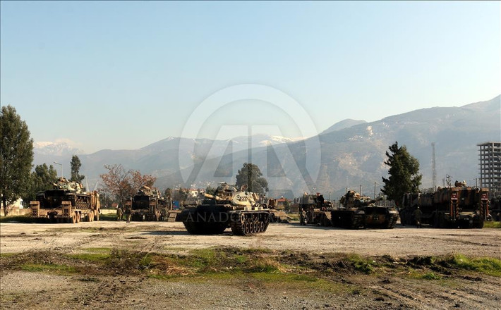 Những động thái này trùng hợp với vai trò an ninh ngày càng mở rộng của Thổ Nhĩ Kỳ ở miền bắc Syria trong bối cảnh các thỏa thuận mong manh với các nhóm vũ trang người Kurd và những nỗ lực đang diễn ra nhằm ổn định các khu vực bị ảnh hưởng bởi nhiều năm xung đột.