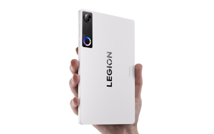 Máy tính bảng chạy hệ điều hành Android 16 và hỗ trợ các công cụ AI Tianxi của Lenovo, bao gồm trợ lý AI cá nhân và tính năng AI PadClaw. Các công cụ này cho phép xử lý AI trên thiết bị và được tối ưu hóa cho màn hình lớn.