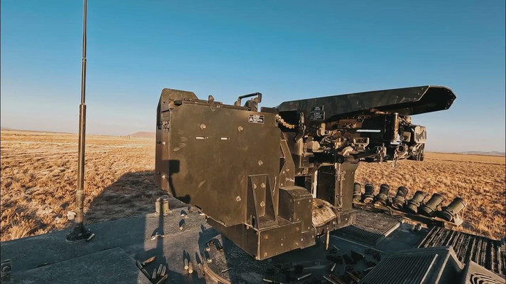 Sự kiện này được công bố trong cuộc họp báo hàng tuần của Bộ vào ngày 15 tháng 1 năm 2026, trong khi hãng thông tấn Anadolu đưa tin từ Ankara ngày 16 tháng 1 năm 2026 rằng chiếc xe đã hoàn thành chiến dịch kiểm định chất lượng và các bài kiểm tra nghiệm thu đối với chiếc xe sản xuất đầu tiên đã được hoàn tất.