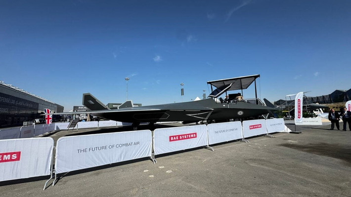 Mô hình thiết kế ý tưởng của máy bay chiến đấu thế hệ thứ sáu Future Combat Air System (FCAS) đang được Pháp, Đức và Tây Ban Nha hợp tác phát triển. Dassault sẽ đóng vai trò là nhà thầu chính cho NGF, trong khi Airbus sẽ dẫn đầu việc phát triển các máy bay không người lái đi kèm và đám mây chiến đấu hỗ trợ của hệ thống rộng lớn hơn. (Agnes Helou / Breaking Defense).