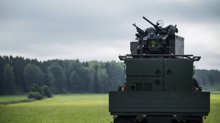 Saab, FMV và lực lượng không quân đã cải tiến công nghệ hiện có thành một hệ thống chống máy bay không người lái. Kết quả là sự kết hợp giữa radar nhiệm vụ Giraffe 1X của công ty, trạm vũ khí từ xa Trackfire, các công cụ tác chiến điện tử và hệ thống chỉ huy và kiểm soát phòng không tầm ngắn.