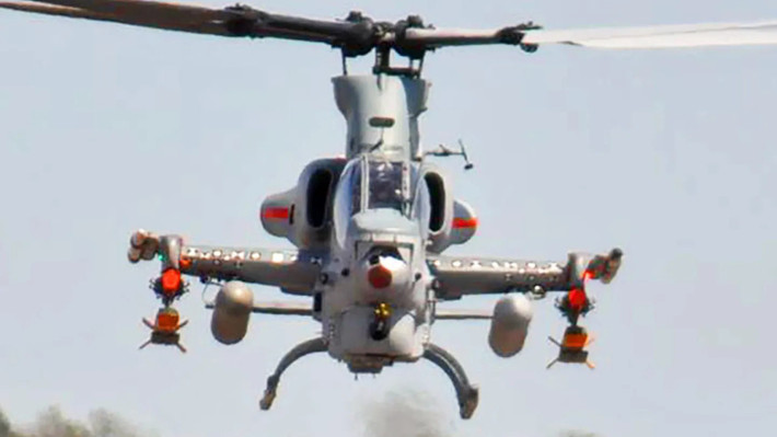 Được phóng từ trực thăng AH-1Z Viper, loại đạn dược này đã tấn công thành công mục tiêu trên biển như một phần của cuộc trình diễn khả năng tên lửa tấn công tầm xa (LRAM) của Thủy quân lục chiến. Trực thăng AH-1Z Viper mang theo 2 quả đạn tuần kích Red Wolf trong vụ phóng thử.