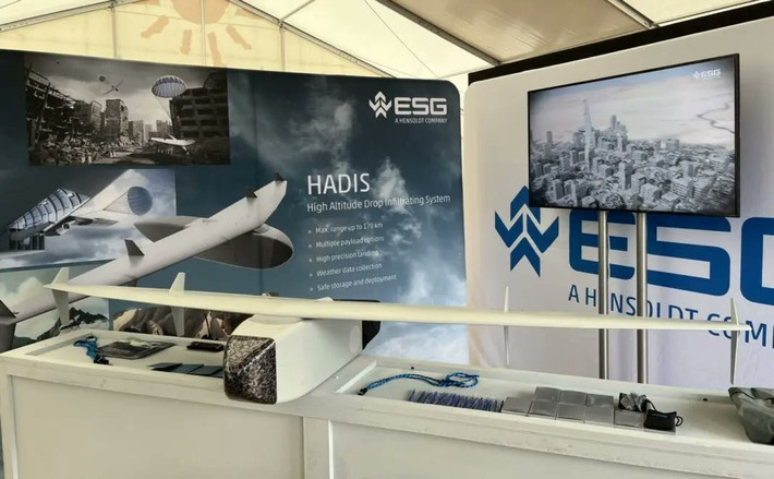 Công ty cho biết hệ thống này được hình thành vào năm 2024 như một phần của dự án đổi mới tự tài trợ và đã được triển khai thành công từ các máy bay vận tải nhỏ hơn trước loạt thử nghiệm A400M.