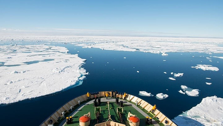 Tuyến đường này làm giảm đáng kể khoảng cách vận chuyển, khi Nga khẳng định tuyến đường này giúp giảm một nửa hành trình từ Murmansk đến các cảng Nhật Bản so với kênh đào Suez, rút ngắn thời gian vận chuyển từ khoảng 37 ngày xuống còn 18 ngày.