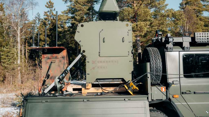 Hệ thống chống máy bay không người lái Loke của Saab tích hợp radar Giraffe 1X, tác chiến điện tử và hệ thống chỉ huy và điều khiển mô-đun để phòng thủ nhanh chóng, có khả năng mở rộng trước các mối đe dọa đang phát triển.