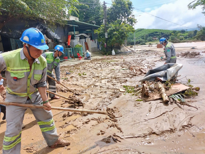 Trước tình hình đó, ngành Nông nghiệp và Môi trường đã khẩn trương chỉ đạo các địa phương, đơn vị và doanh nghiệp triển khai nhiều giải pháp nhằm bảo đảm an toàn môi trường, phòng ngừa sự cố và khôi phục sản xuất.