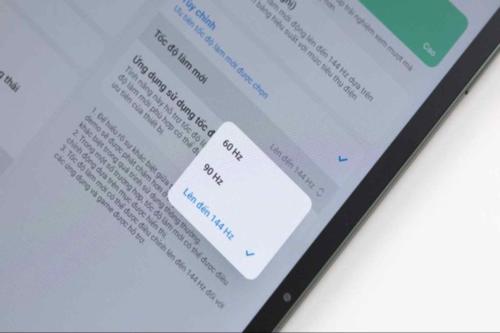 Với kích thước màn hình hơn 11 inch, máy vẫn đủ lớn để làm việc nhưng không quá cồng kềnh khi mang theo trong balo. Màn hình cũng là một trong những điểm khiến chiếc tablet này tạo ấn tượng tốt. Xiaomi trang bị tấm nền LCD 11,2 inch độ phân giải 3.2K, tần số quét 144 Hz và hỗ trợ Dolby Vision.