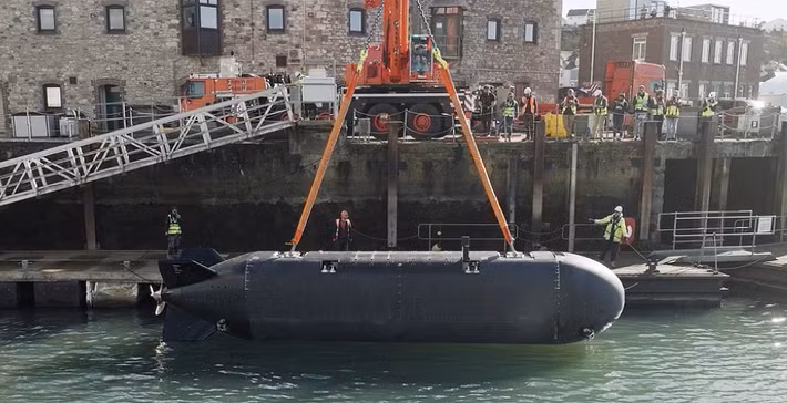 Cơ quan Giao nhận Tàu ngầm cho biết thiết bị này mang lại độ ổn định thời gian dài hạn tốt hơn cho hệ thống định vị mà không cần phụ thuộc vào tín hiệu bên ngoài, hỗ trợ khả năng hoạt động bí mật kéo dài. Cuộc thử nghiệm này đã được thực hiện sớm hơn sáu tháng so với kế hoạch.