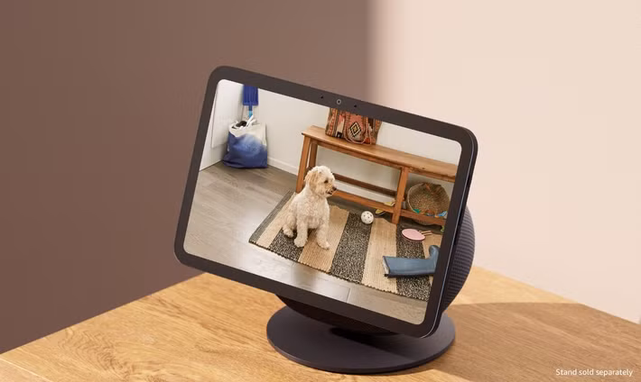 Ngoài ra còn có hai màn hình thông minh mới là Echo Show 8 (giá 179,99 đô la) và Echo Show 11 (giá 219,99 đô la), cả hai đều có thiết kế mới, chất lượng hình ảnh được cải thiện, camera 13 megapixel, diện tích màn hình lớn hơn, loa âm thanh nổi phía trước mới, loa trầm tùy chỉnh và các tính năng hỗ trợ Alexa+.