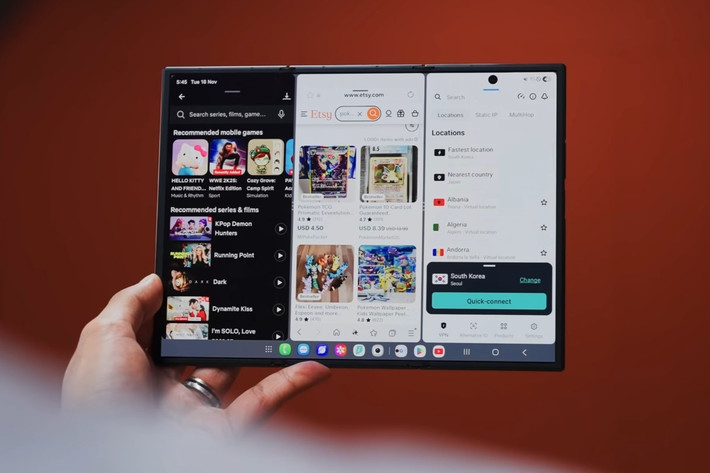 Hơn nữa, việc sở hữu kích thước màn hình lớn giúp Samsung có thể bổ sung tính năng chia 3 màn hình với 2 bố cục chính, giúp nâng cao hiệu suất sử dụng máy.