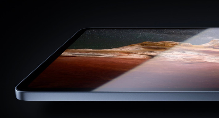 Trong thực tế sử dụng, màn hình này hiển thị khá sắc nét và mượt, từ việc xem phim cho tới cuộn web hay chơi game đều rất dễ chịu. Với độ sáng cao và màu sắc khá chính xác, đây là kiểu màn hình rất hợp cho nhu cầu giải trí như Netflix hay YouTube.