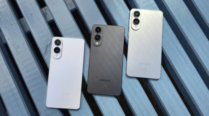 Dù vẫn mang thông số kỹ thuật hàng đầu, Samsung đã quyết định loại bỏ các yếu tố quen thuộc như camera tele và giảm dung lượng pin để đổi lấy những yếu tố trên.