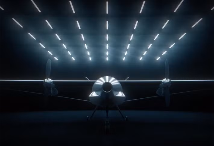 Sau 6 ngày nó sẽ quay về mặt đất để bơm hydro và một UAV khác sẽ bay đến tiếp nối nhiệm vụ.