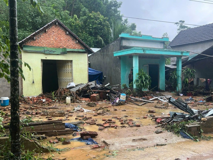 Môi trường thường bị ô nhiễm nghiêm trọng do rác thải, xác động vật, nước thải và bùn đất tích tụ. Nếu không xử lý kịp thời, đây sẽ là nguồn lây lan dịch bệnh nguy hiểm, ảnh hưởng đến sức khỏe cộng đồng.