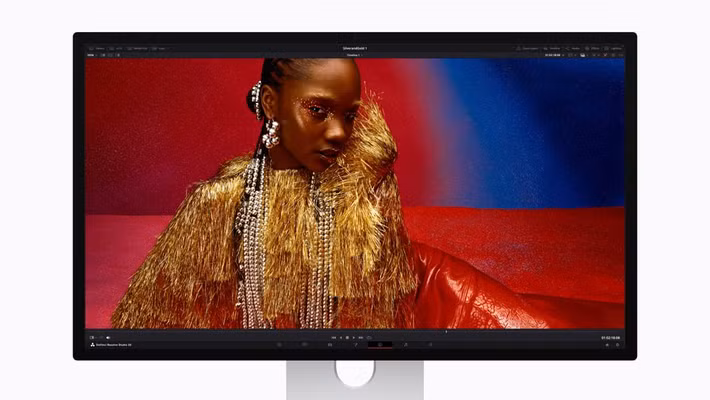 Với mức giá từ 44,999 triệu đồng cho Studio Display và 89,999 triệu đồng cho Studio Display XDR, Apple tiếp tục mở rộng hệ sinh thái màn hình cao cấp dành cho người dùng Mac, đặc biệt là nhóm chuyên gia chỉnh sửa video HDR, dựng hình 3D và thiết kế in ấn yêu cầu độ chính xác màu sắc cao.