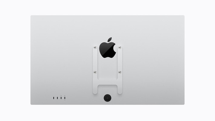 Mẫu màn hình này hỗ trợ Thunderbolt 5 với hai cổng, cho phép kết nối chuỗi tối đa bốn màn hình Studio Display, đạt tổng gần 60 triệu điểm ảnh. Hai cổng USB-C bổ sung dùng cho phụ kiện và sạc.