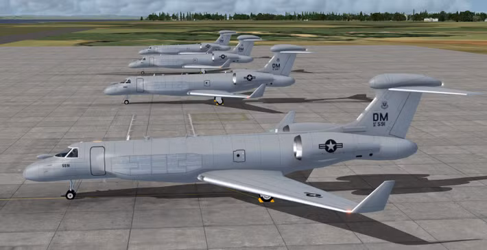 Đặc điểm đáng sợ nhất của EA-37B nằm ở khoang bảo hình (Conformal Fairing) giống như hai “má” khổng lồ hai bên thân máy bay. Thiết kế này phá vỡ hạn chế của kiểu treo pod (thùng) gây nhiễu truyền thống. EA-37B tích hợp trực tiếp ăng-ten mảng pha điện tử chủ động (AESA) cỡ lớn vào thân máy bay. Diện tích mảng cực lớn này tạo nền tảng vật lý cho việc phát xạ năng lượng gây nhiễu tăng ích cao.