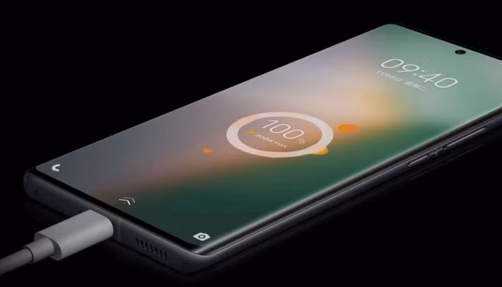 Ngoài ra, iQOO 11S còn hỗ trợ sạc không dây 50 W, nhanh hơn cả iPhone 17 Pro Max của Apple. Bên cạnh tốc độ sạc ấn tượng, iQOO 11S còn được trang bị chip Snapdragon 8 Gen 2 giúp sản phẩm trở thành một trong những điện thoại có hiệu năng tốt nhất năm nay.