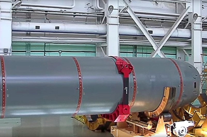 Moskva gần đây đã nhấn mạnh một trong những dự án quốc phòng đầy tham vọng nhất của họ: Tổng thống Nga Vladimir Putin tuyên bố thử nghiệm thành công phương tiện lặn không người lái (UUV) Poseidon.