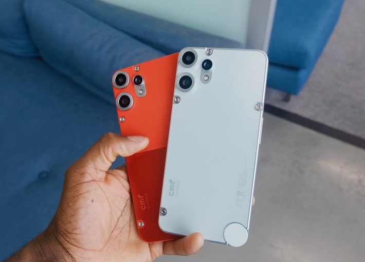  Điện thoại giá trị tốt. Hạng mục cạnh tranh nhất thuộc về CMF Phone 2 Pro với mức giá 279 USD - khoảng hơn 7 triệu đồng. Máy có thiết kế tháo lắp phụ kiện độc đáo, màn hình 6.8 inch 120 Hz sáng đẹp, pin 5.000 mAh, ba camera và phần mềm tối ưu tốt. MKBHD đánh giá thiết bị mang lại cảm giác như điện thoại giá gấp đôi. Moto G Play được khen nhờ mức giá khoảng 180 USD - khoảng gần 5 triệu đồng, màn hình lớn, pin lớn, camera và phần mềm tốt. Pixel 9a có kích thước nhỏ, pin 5.300 mAh, camera chất lượng và giá có thời điểm xuống 399 USD - khoảng hơn 10 triệu đồng.