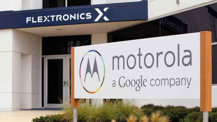 Tuy nhiên, từ năm 2011, sau khi bị Google mua lại rồi bán cho Lenovo, Motorola dần vắng bóng tại Việt Nam do chiến lược tái cấu trúc toàn cầu, tập trung vào thị trường lớn hơn. Các sản phẩm chỉ lưu hành xách tay, khiến người dùng tiếc nuối.