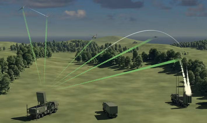 Đồng thời, máy bay sẽ tập trung làm tê liệt các tuyến chỉ huy – thông tin liên lạc của Iran. Dù là liên kết dữ liệu chiến thuật hay tần số điều khiển UAV, dưới sự áp chế liên tục của EA-37B, các đơn vị Iran sẽ mất sự chỉ huy thống nhất và rơi vào tình trạng hỗn loạn.