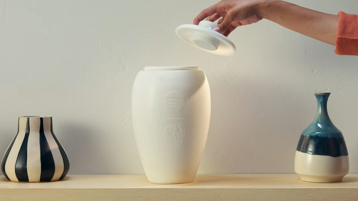 Dù bạn xem đây là một chiêu trò thông minh, một trò đùa vui nhộn, một câu chuyện thiếu tế nhị hay đơn giản là điều phi lý, Eternal Playlist Urn là minh chứng cho việc các thương hiệu sẵn sàng đi xa đến đâu để thu hút sự chú ý của chúng ta.