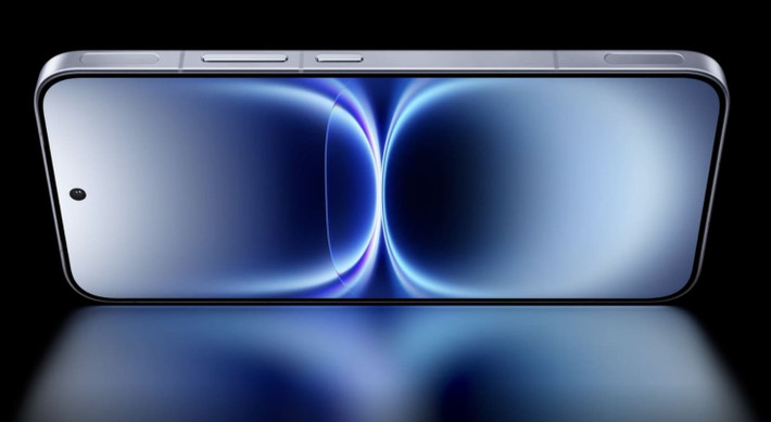 Mặt trước của máy là màn hình OLED LTPO 6,85 inch tần số quét 144 Hz, sử dụng tấm nền Samsung M14. Màn hình hỗ trợ Dolby Vision, HDR10+, HDR Vivid, Zreal, bao phủ 118% không gian màu P3, độ sáng toàn màn hình đạt tối đa 2.600 nit và hỗ trợ DC dimming. Tần số lấy mẫu cảm ứng đa điểm đạt 480 Hz, phục vụ tốt cho nhu cầu chơi game.