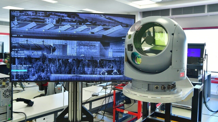 Trong môi trường nhiệm vụ mà từng giây đều quý giá, trí thông minh tích hợp này biến ASELFLIR 600 từ một thiết bị thụ động thành một hệ thống nhân lực chủ động. Dự kiến đưa vào sản xuất hàng loạt vào năm 2026, ASELFLIR 600 được phát triển hoàn toàn bằng công nghệ nội địa, khẳng định cam kết của ASELSAN đối với chủ quyền công nghệ và sự xuất sắc trong vận hành.