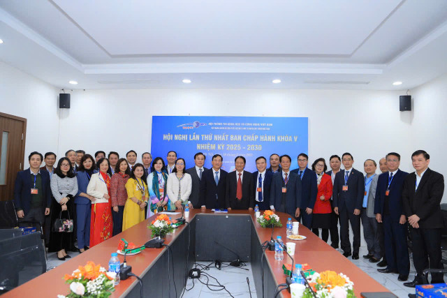 Chủ tịch VUSTA Phan Xuân Dũng: Muốn phát triển KHCN không thể thiếu thông tin - Hình 7 Chu tich VUSTA Phan Xuan Dung: Muon phat trien KHCN khong the thieu thong tin-Hinh-7