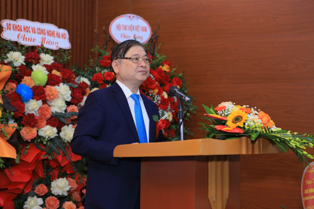 Chủ tịch VUSTA Phan Xuân Dũng: Muốn phát triển KHCN không thể thiếu thông tin Chu tich VUSTA Phan Xuan Dung: Muon phat trien KHCN khong the thieu thong tin