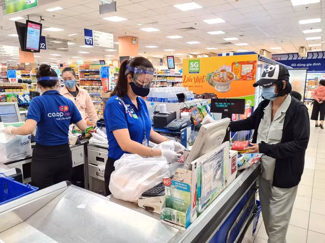 Duoi thoi Chu tich Diep Dung dieu hanh, Saigon Co.op lam an the nao?-Hinh-2