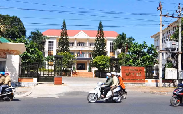 Vu an tai So Y te Dak Lak: 10 can bo da bi khoi to la nhung ai?