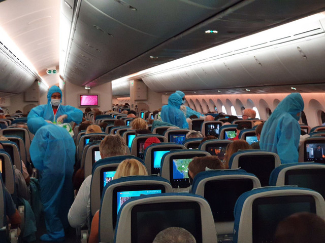 Vietnam Airlines vận chuyển gần 600 công dân châu Âu hồi hương trong dịch COVID-19 - Hình 2 Vietnam Airlines van chuyen gan 600 cong dan chau Au hoi huong trong dich COVID-19-Hinh-2