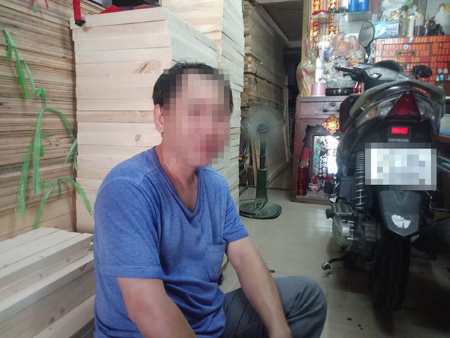 Vụ thanh niên giở trò đồi bại với cô gái ở TP HCM: Người quay clip nói gì về việc không giải vây nạn nhân? Vu thanh nien gio tro doi bai voi co gai o TP HCM: Nguoi quay clip noi gi ve viec khong giai vay nan nhan?