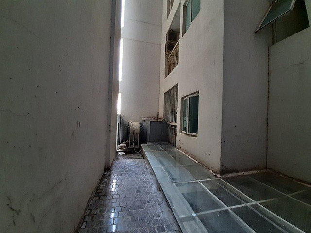 Công an tiếp tục đến hiện trường tiến sĩ Bùi Quang Tín rơi lầu tử vong - Hình 3 Cong an tiep tuc den hien truong tien si Bui Quang Tin roi lau tu vong-Hinh-3