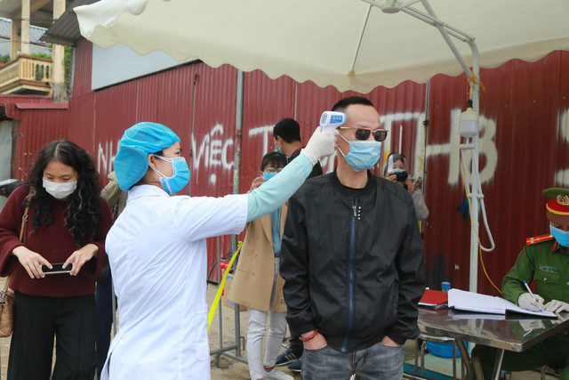 De xuat keo dai cach ly xa hoi them 1 tuan nua 'de bao ve thanh qua'