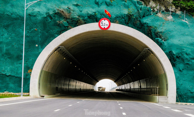 Cận cảnh cao tốc Mai Sơn - QL45 chuẩn bị hoàn thành - Hình 9 Can canh cao toc Mai Son - QL45 chuan bi hoan thanh-Hinh-9