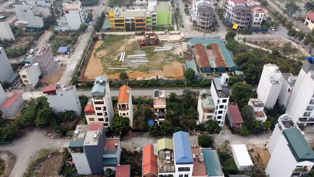 Ha Noi: Nha cua phai “chong nang” nghi thi cong ep coc chung cu