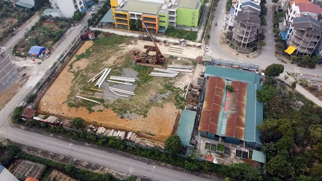 Ha Noi: Nha cua phai “chong nang” nghi thi cong ep coc chung cu-Hinh-2