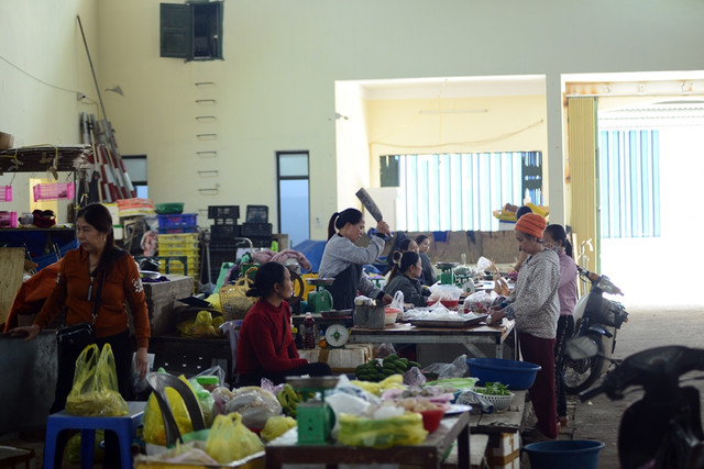 Ninh Binh: Vi sao tieu thuong cho Nam Thanh cang bang ron “keu cuu“?-Hinh-10