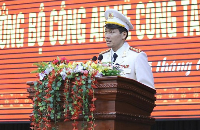 Những hình ảnh xông pha của Đại tá Vũ Hồng Văn tân Giám đốc Công an tỉnh Đồng Nai - Hình 3 Nhung hinh anh xong pha cua Dai ta Vu Hong Van tan Giam doc Cong an tinh Dong Nai-Hinh-3