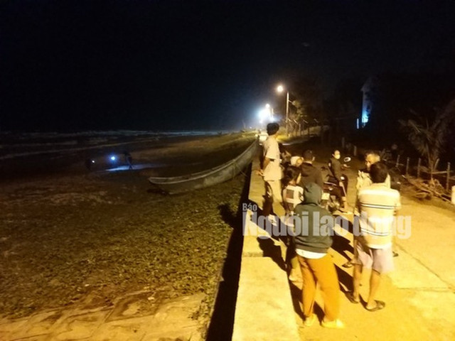 Hàng chục bánh heroin in chữ Trung Quốc trôi dạt vào biển Quảng Nam Hang chuc banh heroin in chu Trung Quoc troi dat vao bien Quang Nam