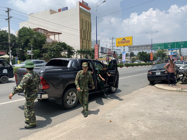 Vu no ben trong Cuc thue Binh Duong: Luc luong nghiep vu quan doi den hien truong-Hinh-2