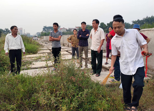 Nam sinh 18 tuoi chay Grab bi giet o bai dat hoang: Hinh anh dau long trong le tang