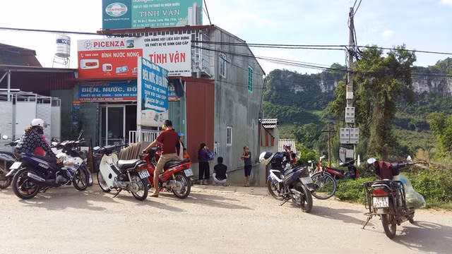 Hien truong ga dan ong tuoi xang dot 5 nguoi trong gia dinh-Hinh-5