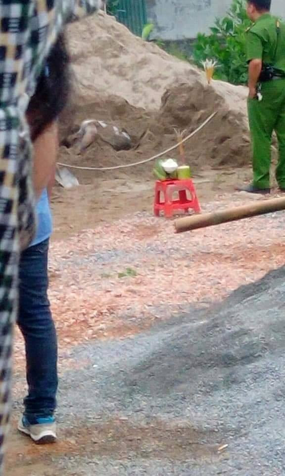 Hoà Bình: Nam thanh niên tử vong trong tư thế tay ôm gối trong đống cát Hoa Binh: Nam thanh nien tu vong trong tu the tay om goi trong dong cat