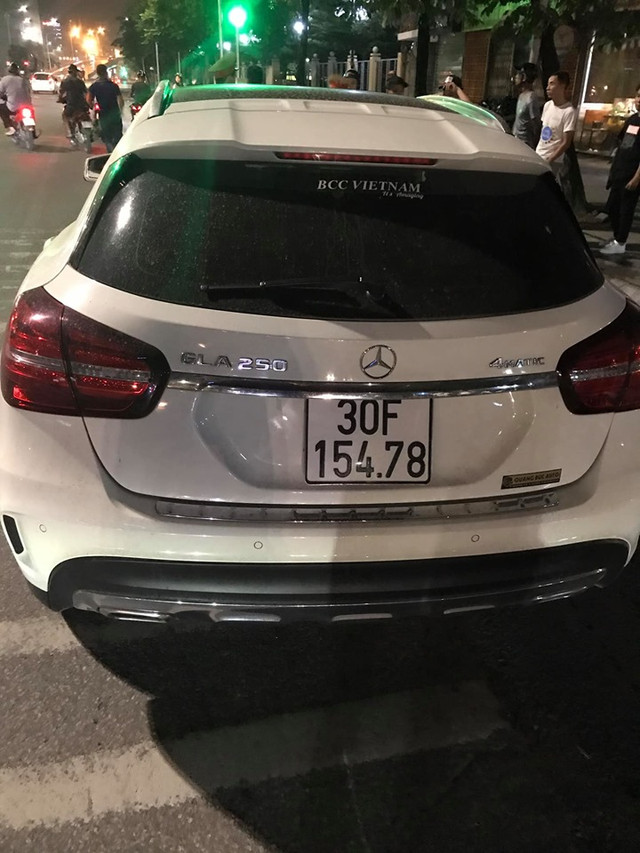 Cập nhật vụ Mercedes đâm 2 phụ nữ đi xe máy tử vong ở hầm Kim Liên Cap nhat vu Mercedes dam 2 phu nu di xe may tu vong o ham Kim Lien