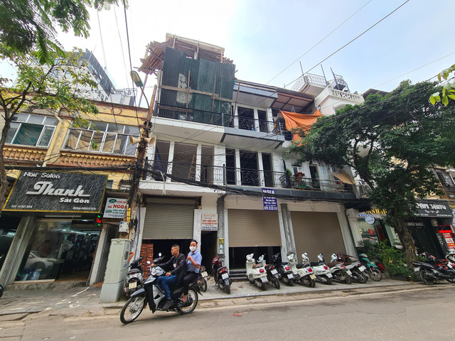 Xử lý công trình 49 Bát Đàn vi phạm trật tự thế nào? - Hình 2 Xu ly cong trinh 49 Bat Dan vi pham trat tu the nao?-Hinh-2